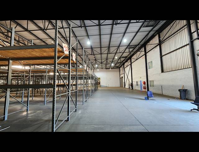 1,551M² WAREHOUSE TO LET IN SPARTAN
